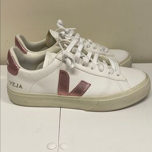Veja CAMPO LEATHER WHITE NACRE